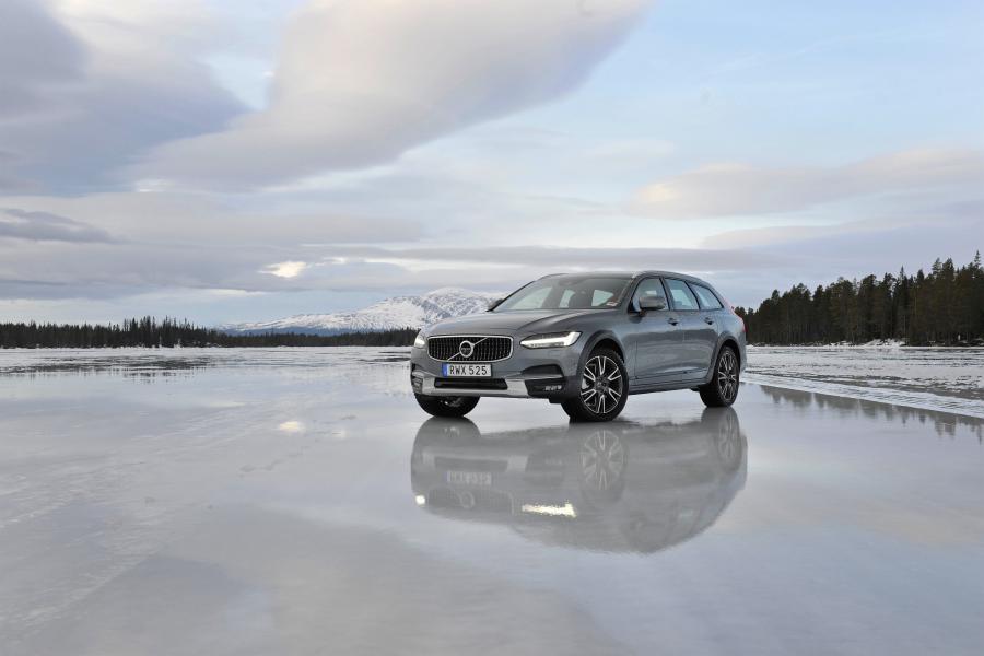  Volvo V90 D5 Cross Country 2016 года  (WW) (фото 19 из 36)